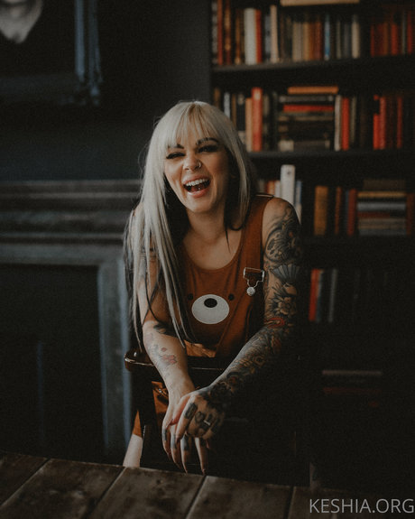 Keshia エロティックなポルノスター 画像