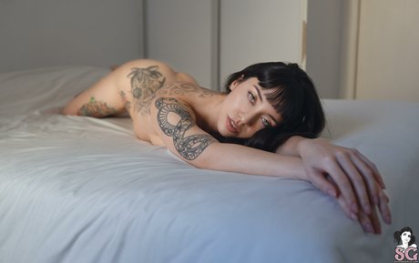 毛深い膣オンリーファンズ アート裸 写真