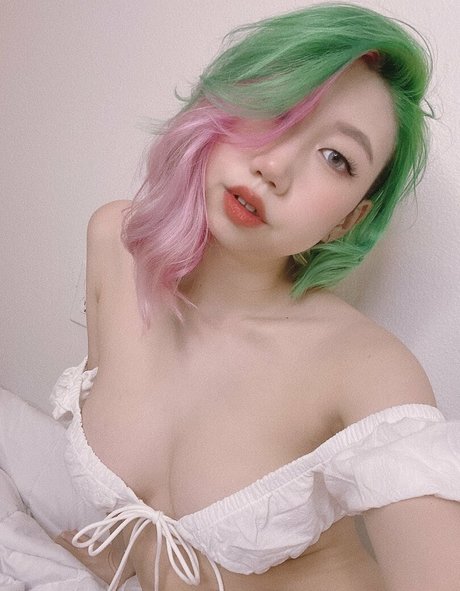 Danisaurz エロティックなポルノスター 画像