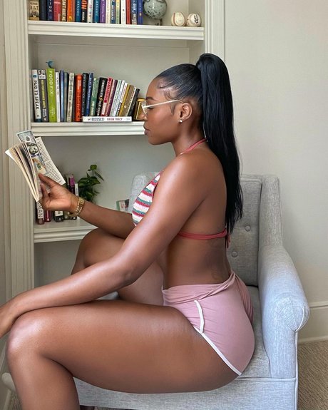 黒檀の足 オンリーファンズ 美しいヌード ギャラリー