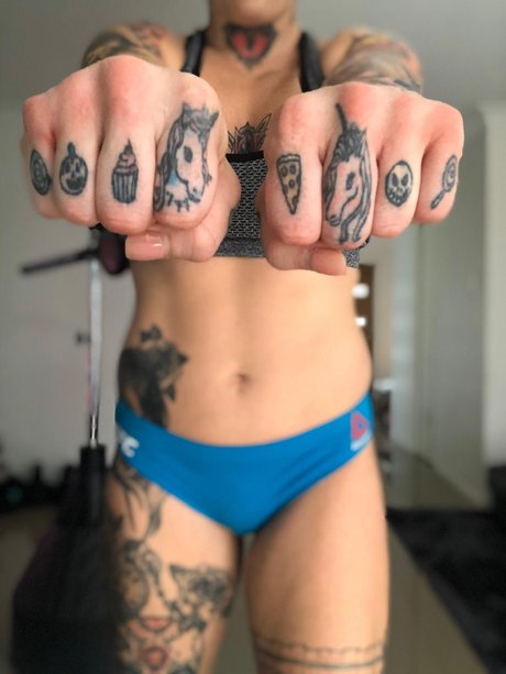 Bec Rawlings ポルノスター セクシー 写真
