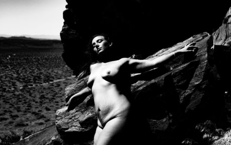 巨乳小人オンリーファンズ セクシー 写真