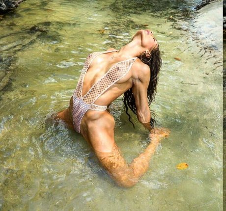 Shar Zayn ポルノスター エロティック 画像