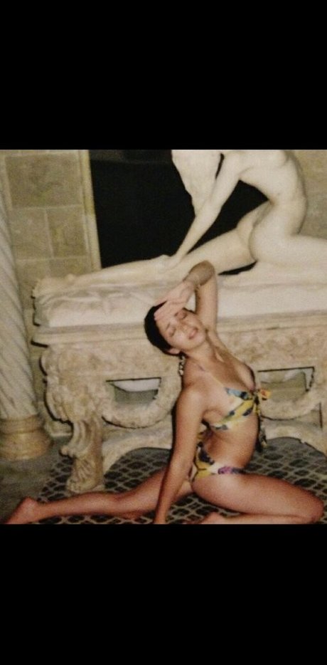 赤毛の痴女オンリーファンズ 美しいヌード 写真