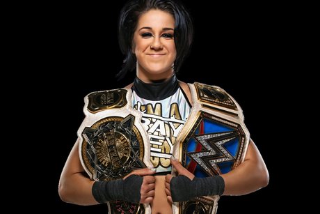Bayley ポルノスター 写真