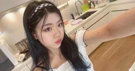 曲線美のオンリーファンズ 美しいxxx 画像