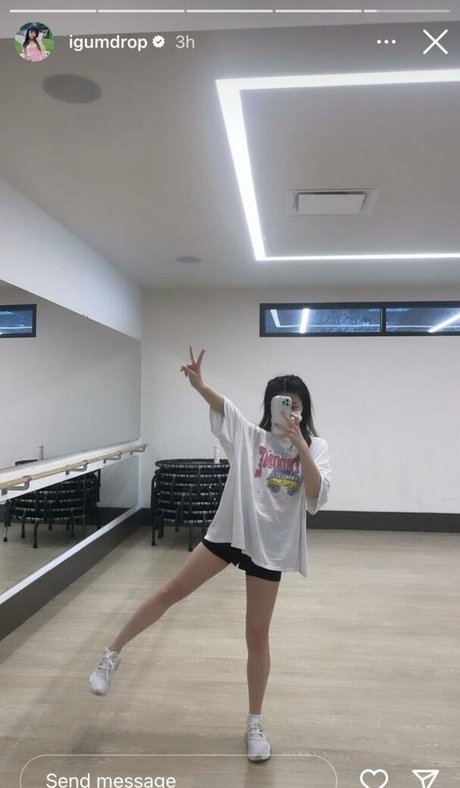 20歳のオンリーファンズ エロチック 写真