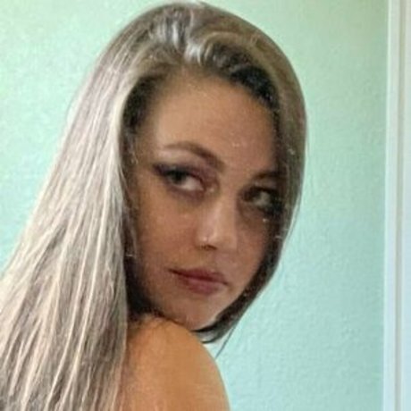 Lillias Right ポルノ女優 写真