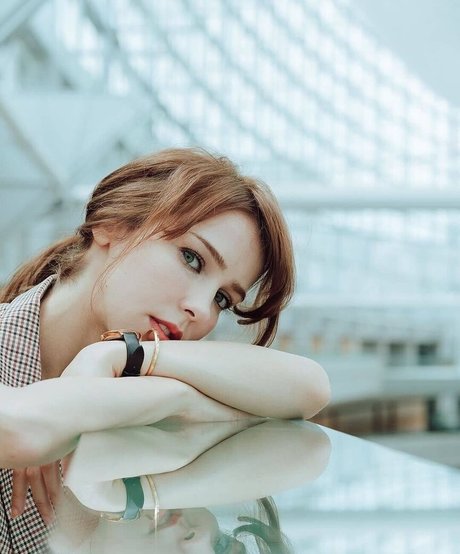 18ヌードオンリーファンズ 無料セクシー 画像