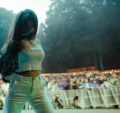 エボニーオンリーファンズ セクシー裸 写真