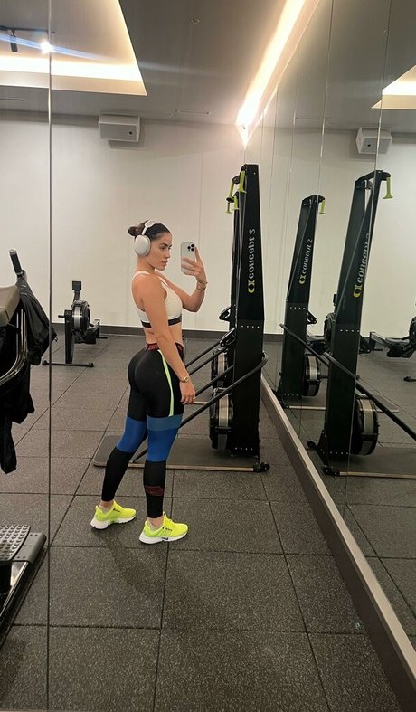 Alexia Inguanzo アートスター 写真