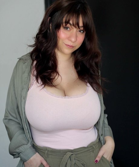 Josahandry lia 独占スター 写真