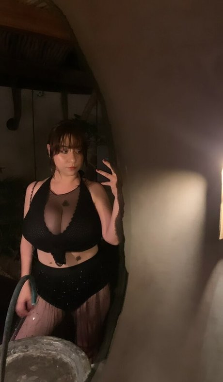 Josahandry lia ヌードモデル 画像