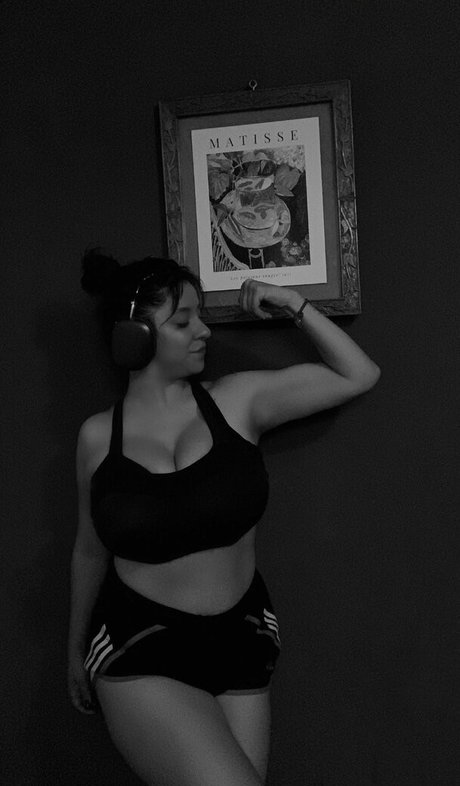 Josahandry lia ポルノモデル 画像