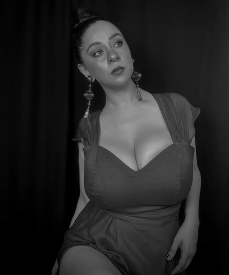 巨乳ラテン系ティーンオンリーファンズ ホット 画像