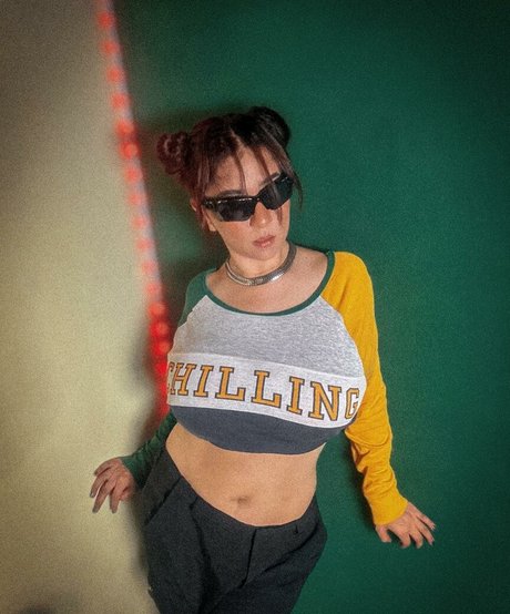 Josahandry lia ポルノスター ヌード 写真