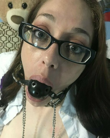 裸のシャワー オンリーファンズ ポルノ 画像