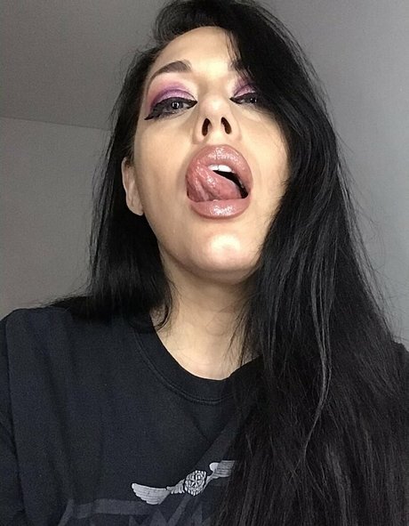 ティーンフィスティングオンリーファンズ セクシーヌード ギャラリー