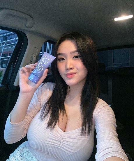 巨根アナルオンリーファンズ セクシー 写真