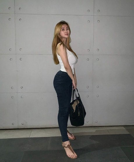 Anastasya Khosasih スター ヌード 写真