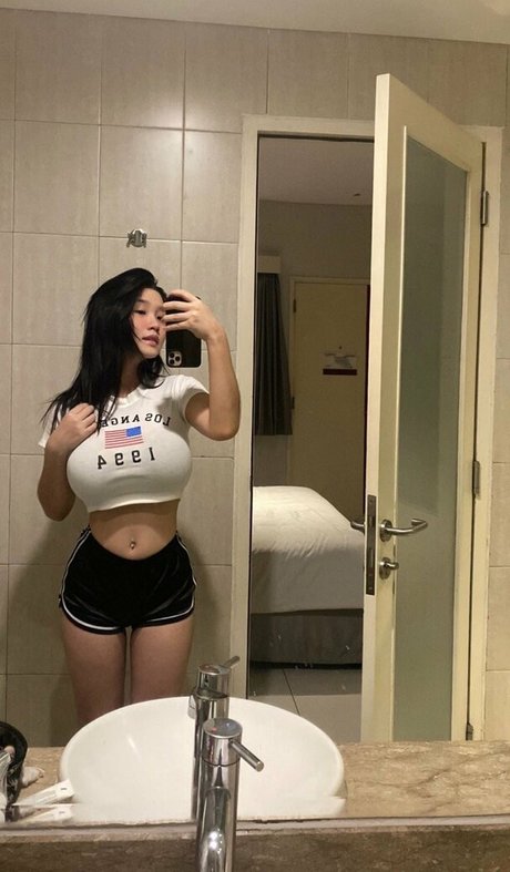 Anastasya Khosasih 無料モデル 画像