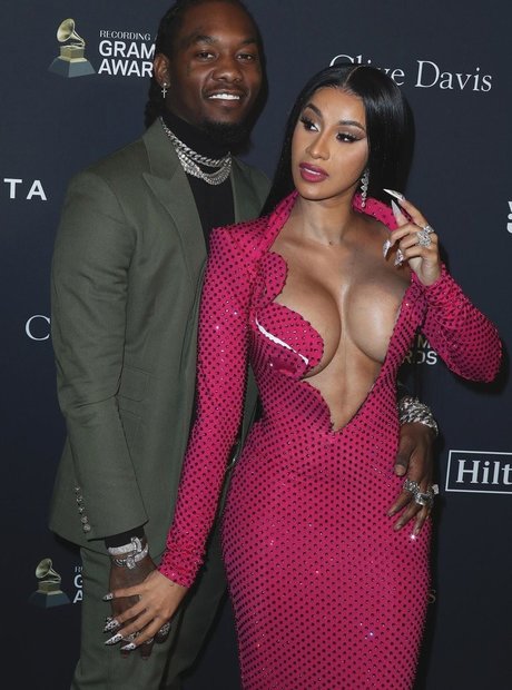 巨乳ストリップオンリーファンズ ポルノグラフィック ギャラリー