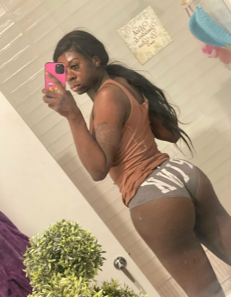 エボニーサマーオンリーファンズ ホットセクシー 写真
