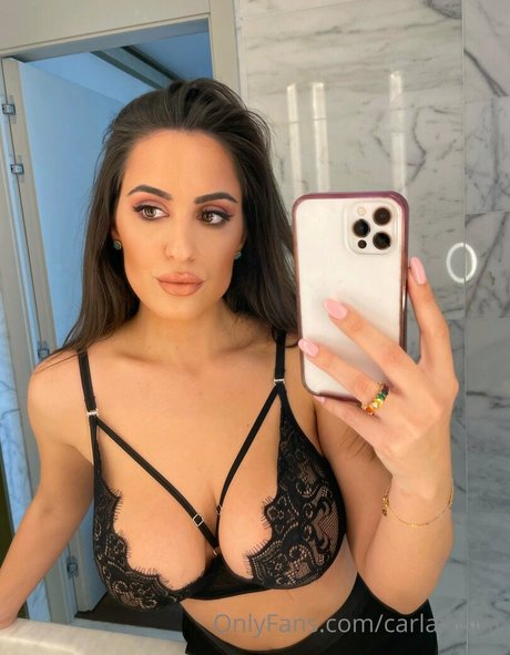 Carla Twin ホットスター 写真