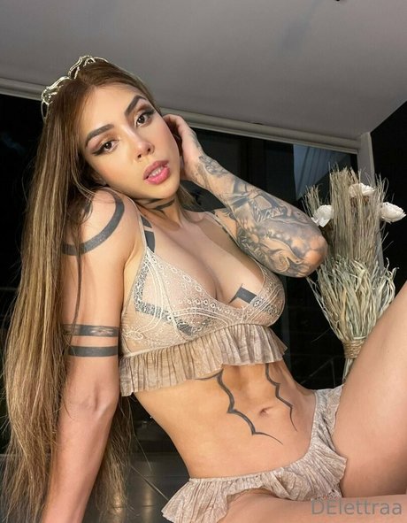 DElettraa セクシーなポルノスター 写真