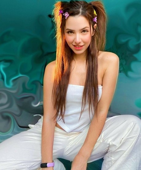 ASMR Glow エロティックなモデル 写真