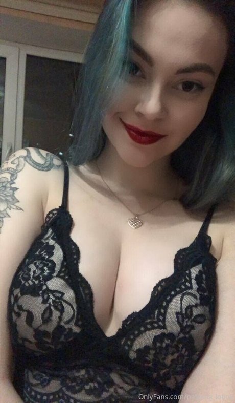 寝取られ妻オンリーファンズ 美しい裸 写真