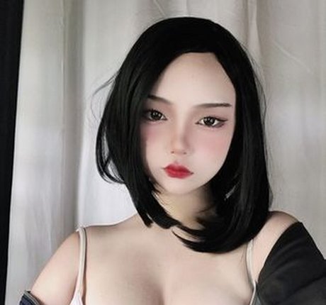 美しい黒檀のオンリーファンズ アダルト 画像