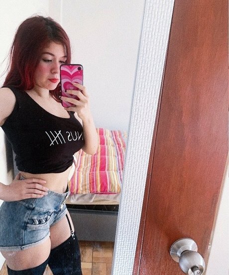 iamanothergirl 美しいポルノスター 写真