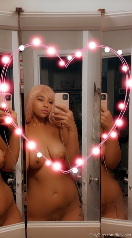 曲線美のシーメールオンリーファンズ 無料セクシー 写真