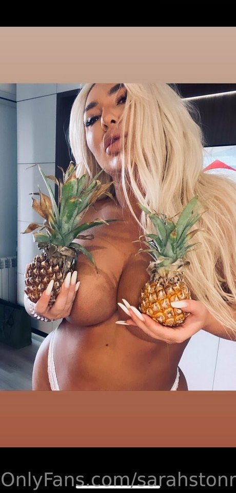 sarahstonnee top profile image