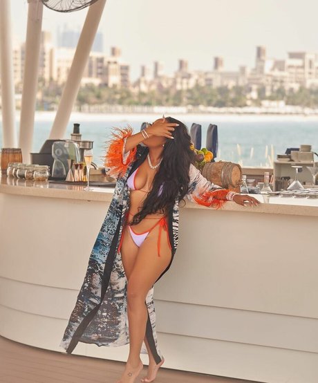 Angela Simmons セックスポルノスター ギャラリー