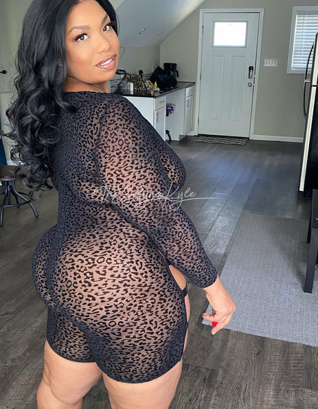 selynakylexoxo ポルノモデル 写真