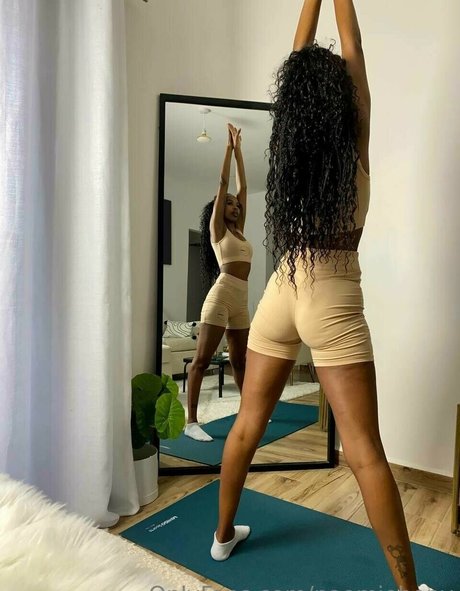 naomiebony ヌードモデル 画像