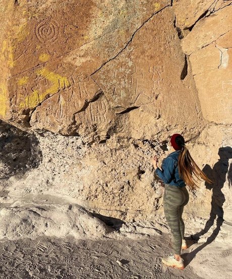 大きな乳首オンリーファンズ アート裸 画像