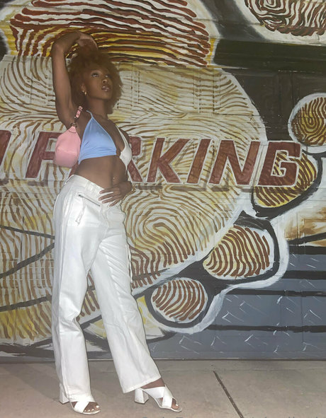 niaaliyah ヌードスター 画像