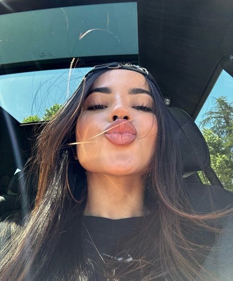 オナニー 潮吹き オンリーファンズ 可愛い 写真