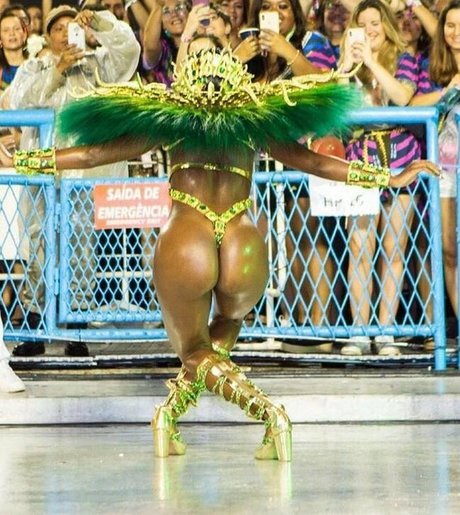 ビキニファックオンリーファンズ セクシー裸 ギャラリー