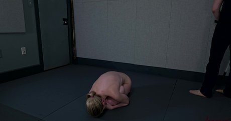 垂れ乳オンリーファンズ アダルト 写真