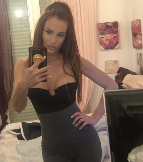 巨乳ラテン系オンリーファンズ エロチック 写真