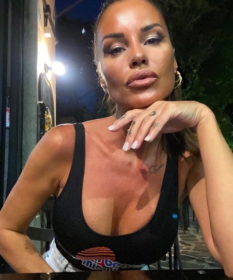 Antonella Mosetti ポルノスター セックス 画像