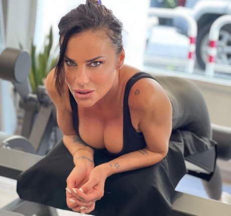 Antonella Mosetti エロティックなポルノスター 写真