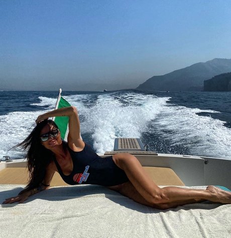 Antonella Mosetti アートスター 写真