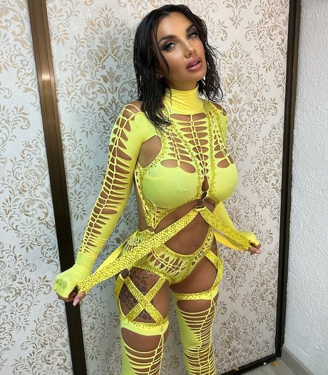 Elettra Lamborghini アダルトモデル 画像