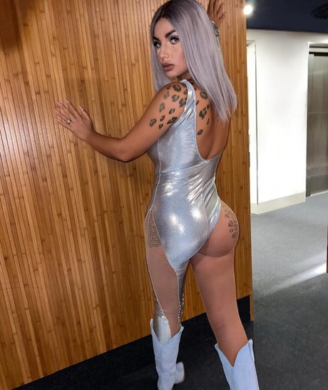 Elettra Lamborghini ポルノスター アダルト 写真