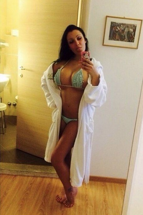 Elettra Lamborghini ヌード女優 写真